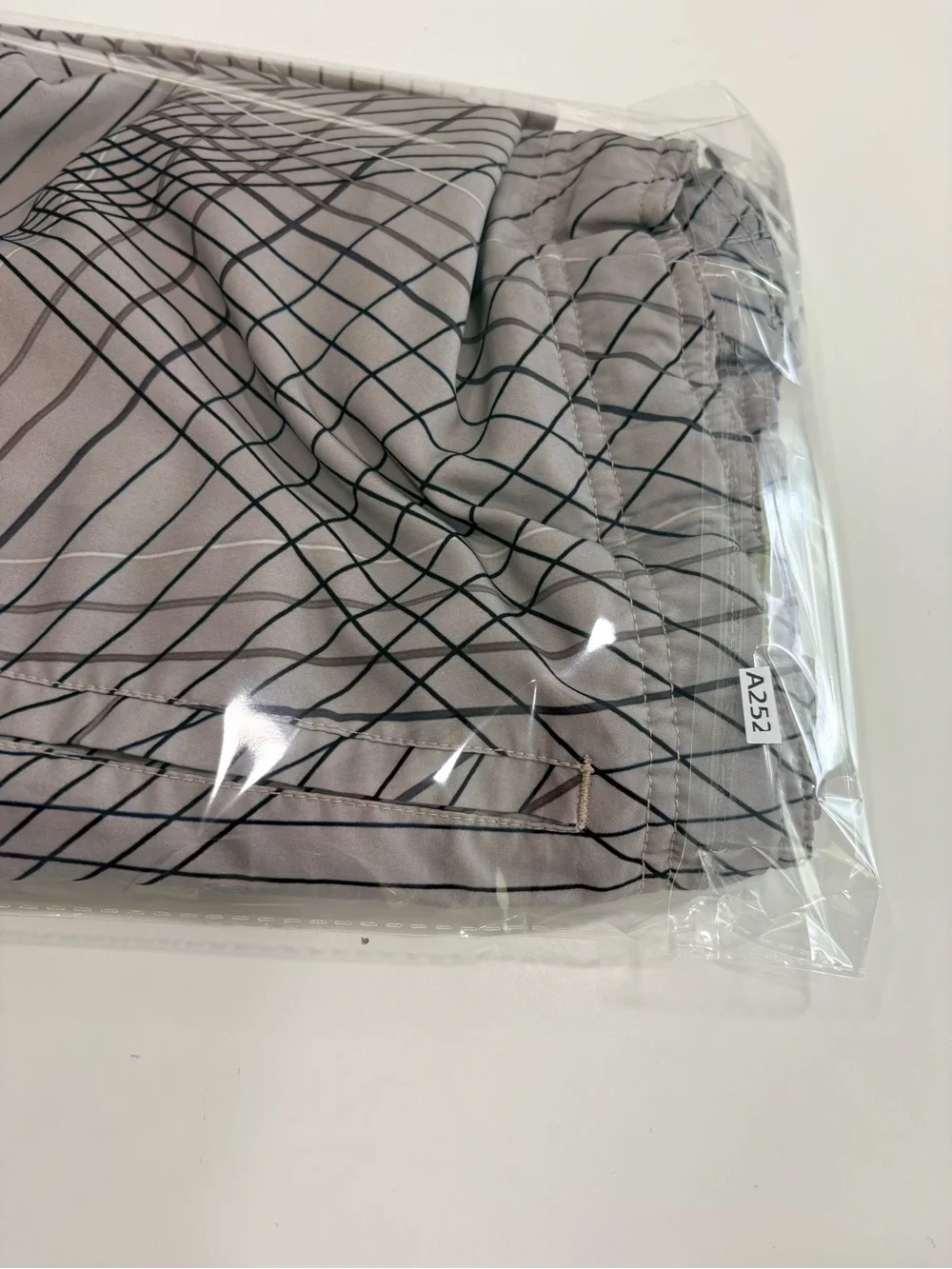 Nike Swim Trunks Men’s XL Gray Black Geometric Swoosh Board Shorts